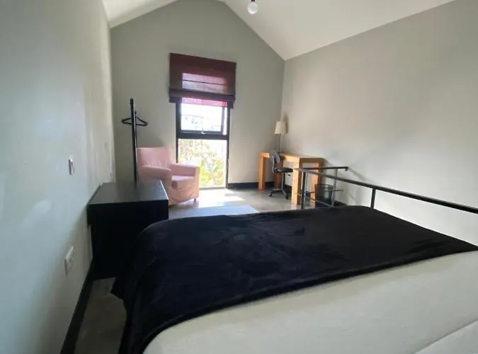 The Loft Junction 公寓