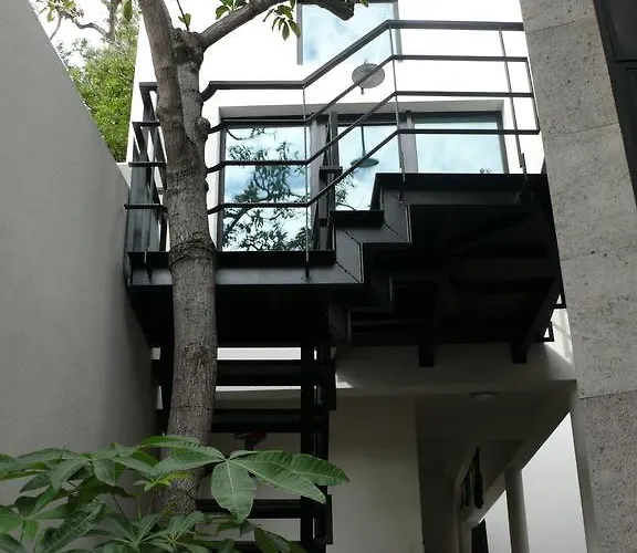 The Loft Junction 公寓